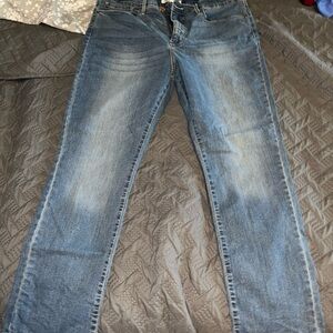 Women’s Levi’s Totally shaping straight 33 waist jeans